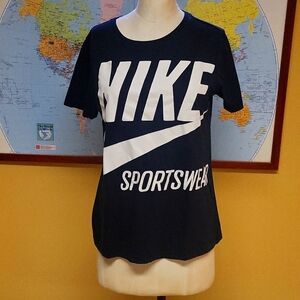 Nike sportwear women's Vintage T-Shirt Black/White Sz. M, pre-worned